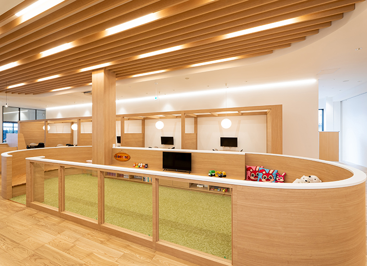 広々としたキッズスペース!お打ち合わせ中、お子様はこちらで一緒に遊びましょう!